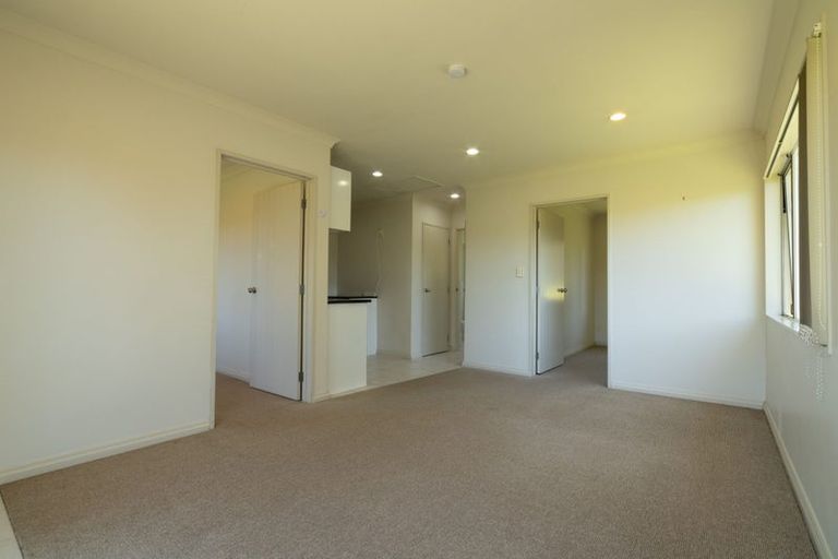 Photo of property in 16 Andara Close, Pinehill, Auckland, 0632