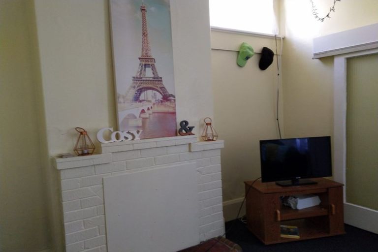 Photo of property in 5 Howe Street, North Dunedin, Dunedin, 9016