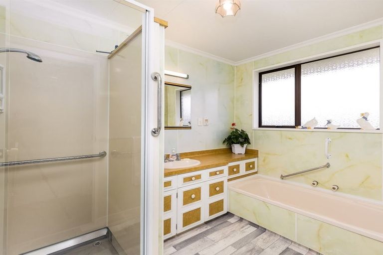 Photo of property in 23 Timaru Road, Waimate, 7924