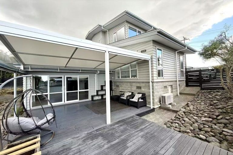 Photo of property in 240 Sturges Road, Henderson, Auckland, 0612