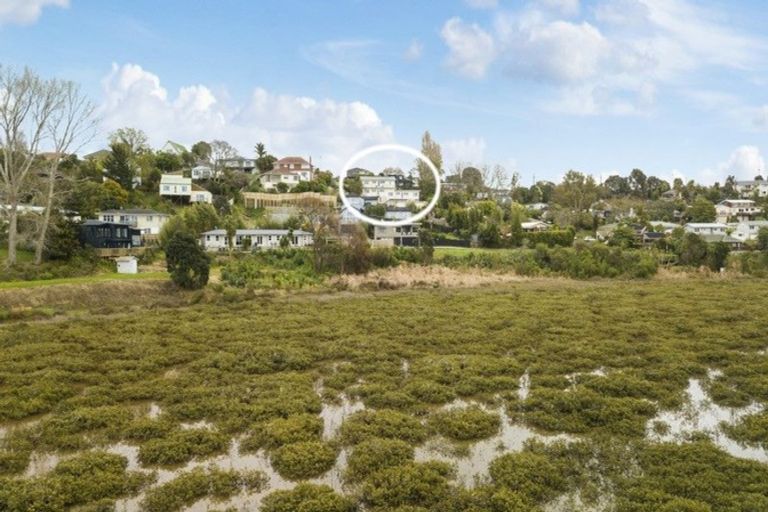 Photo of property in 71 College Road, Northcote, Auckland, 0627