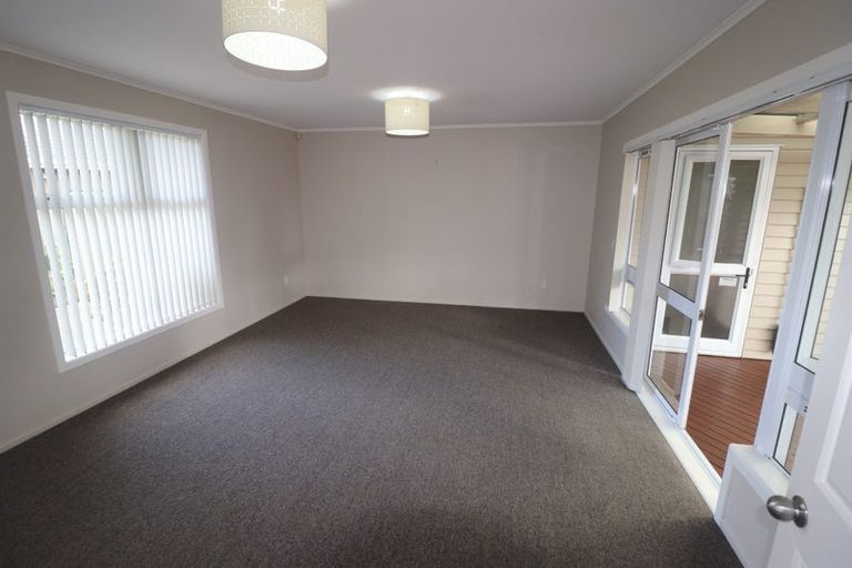 Photo of property in 81 Sturges Road, Henderson, Auckland, 0612