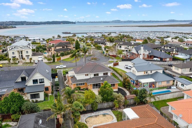 Photo of property in 11 Kahala Place, West Harbour, Auckland, 0618