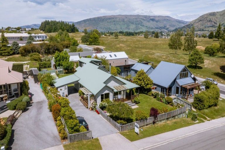 Photo of property in 1 Totara Terrace, Wanaka, 9305
