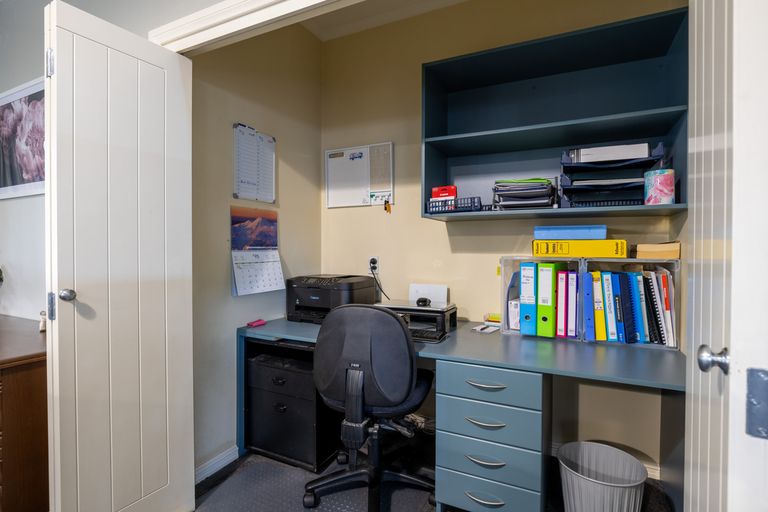 Photo of property in 6 Spruce Close, Alexandra, 9320