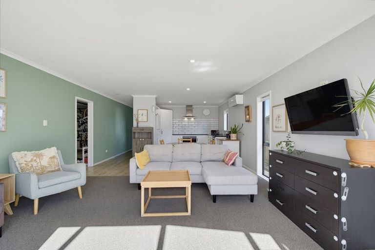 Photo of property in 6 Reserva Crescent, Kumeu, 0810