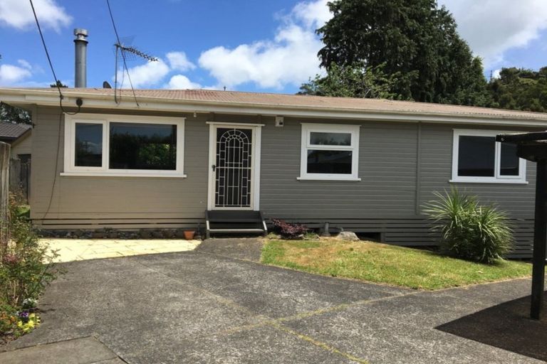 Photo of property in 3/24 Woodside Road, Massey, Auckland, 0614