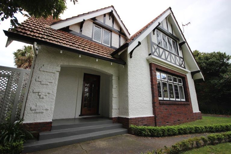 Photo of property in 361 College Street, West End, Palmerston North, 4410