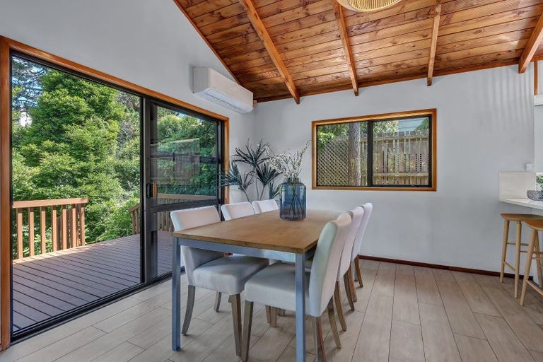 Photo of property in 14 Deverell Place, Northcross, Auckland, 0632