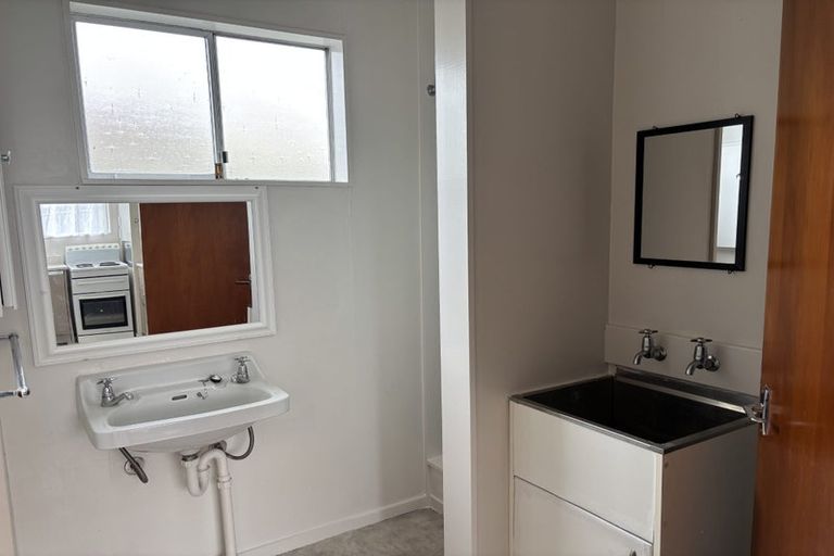 Photo of property in 28h Leighton Avenue, Waiwhetu, Lower Hutt, 5010