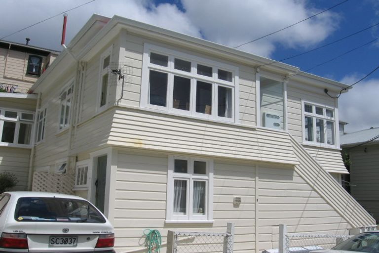 Photo of property in 8 Rixon Grove, Mount Victoria, Wellington, 6011