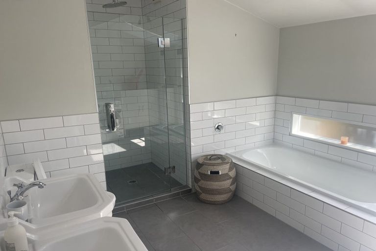 Photo of property in 82 Moana Road, Kelburn, Wellington, 6012