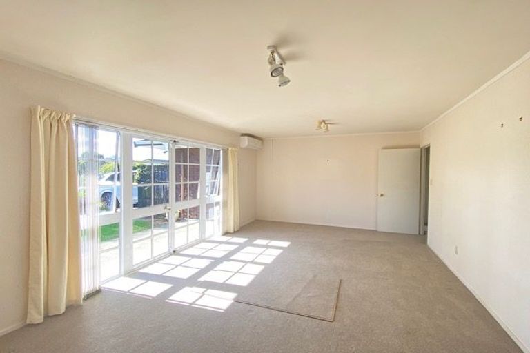 Photo of property in 10 Mimosa Place, Half Moon Bay, Auckland, 2012