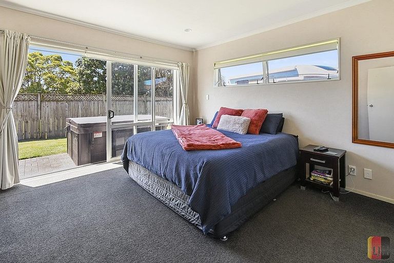 Photo of property in 50 Stranraer Crescent, Wattle Downs, Auckland, 2103