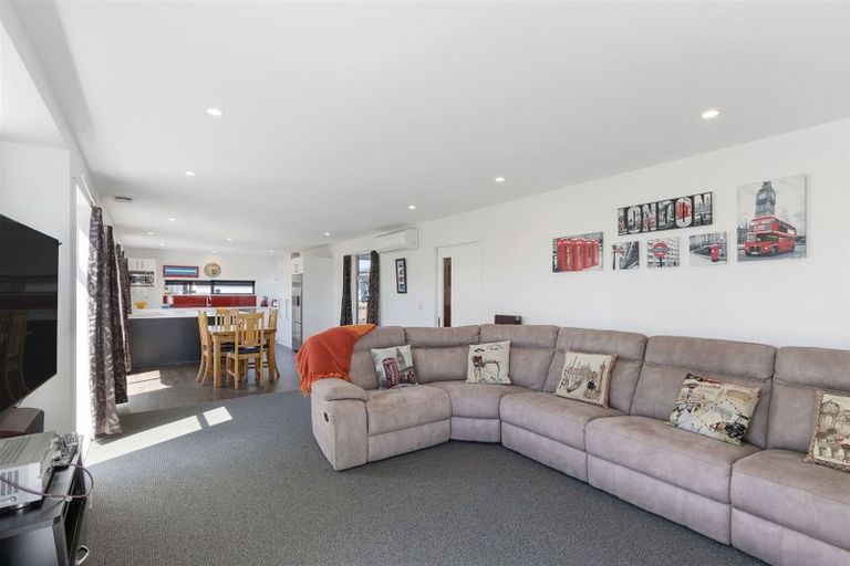 Photo of property in 1 Rue De La Mare, Parklands, Christchurch, 8083