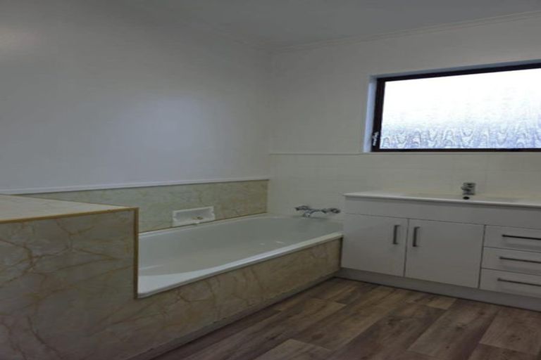 Photo of property in 43 Duckworth Crescent, Greenmeadows, Napier, 4112