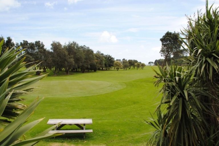 Photo of property in 30 Third Avenue, Urenui, 4377