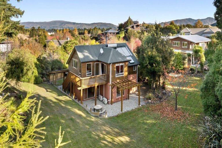 Photo of property in 8 Drake Place, Lake Hawea, Wanaka, 9382