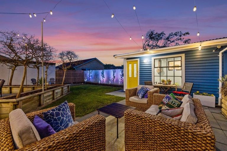 Photo of property in 127 Hargest Crescent, Saint Clair, Dunedin, 9012