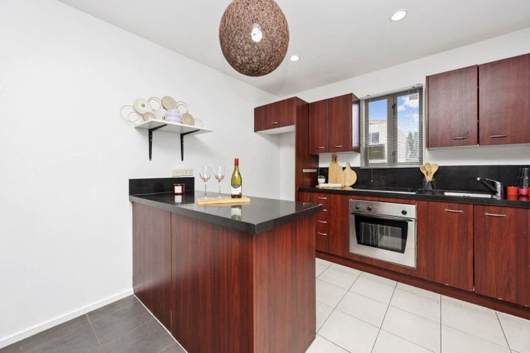 Photo of property in 8/85 Portage Road, New Lynn, Auckland, 0600