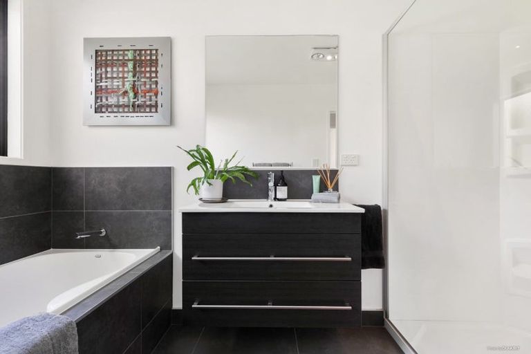 Photo of property in 23 Stockyard Crescent, Pukekohe, 2120