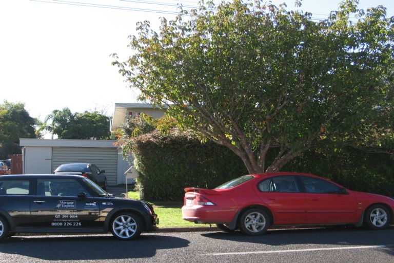 Photo of property in 1/31 Cambridge Terrace, Papatoetoe, Auckland, 2025