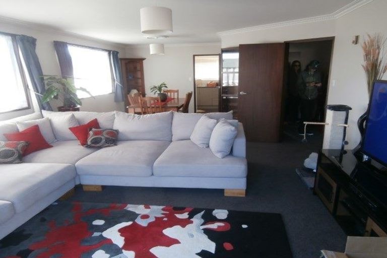 Photo of property in 1/5 Salford Avenue, Redwood, Christchurch, 8051