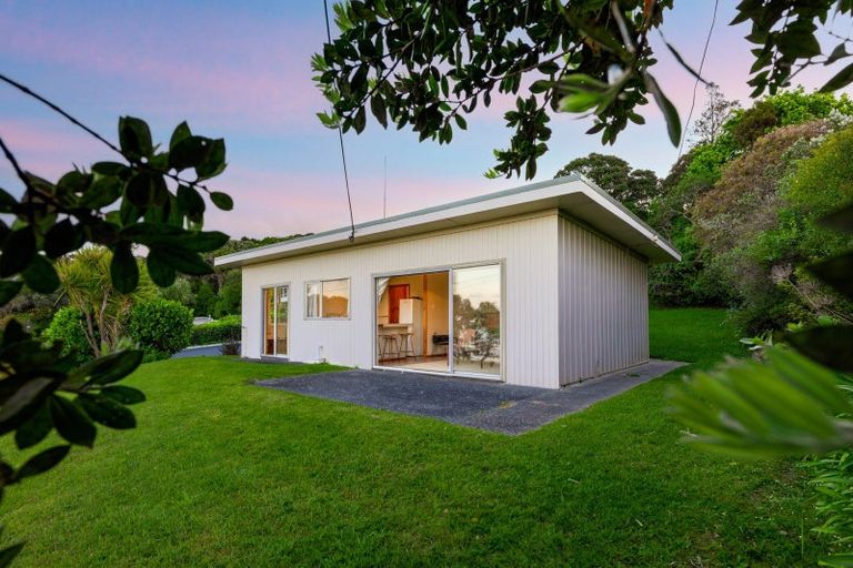 Photo of property in 16 Dalton Road, Snells Beach, 0920