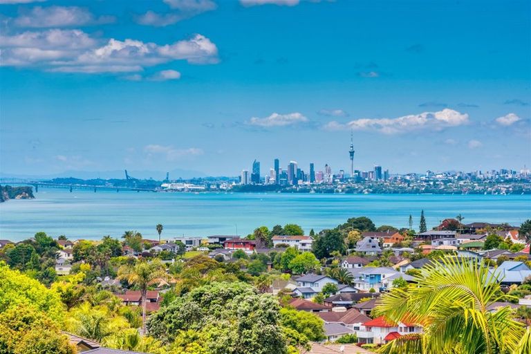 Photo of property in 2/38 Luckens Road, West Harbour, Auckland, 0618