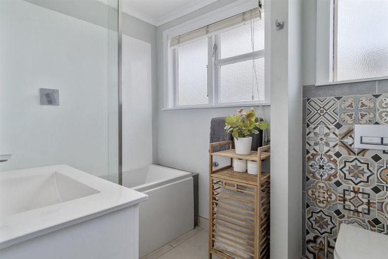 Photo of property in 27a Henderson Crescent, Parkvale, Tauranga, 3112