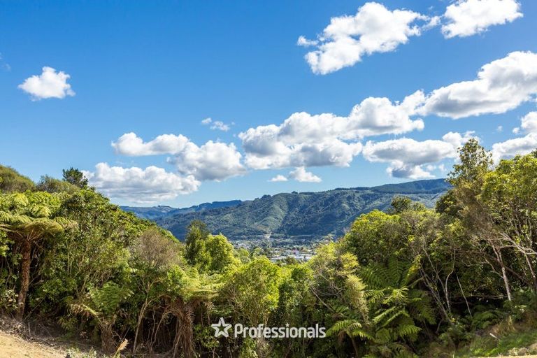 Photo of property in 8 Stroma Way, Timberlea, Upper Hutt, 5018