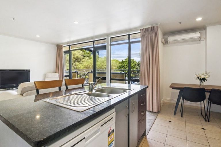 Photo of property in 2c/7-11 Bute Road, Browns Bay, Auckland, 0630