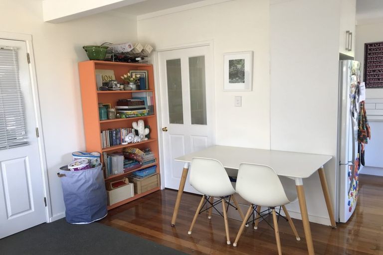 Photo of property in 9a Tahapa Crescent, Meadowbank, Auckland, 1072