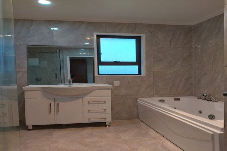 Photo of property in 7 Glen Norman Avenue, Henderson, Auckland, 0610