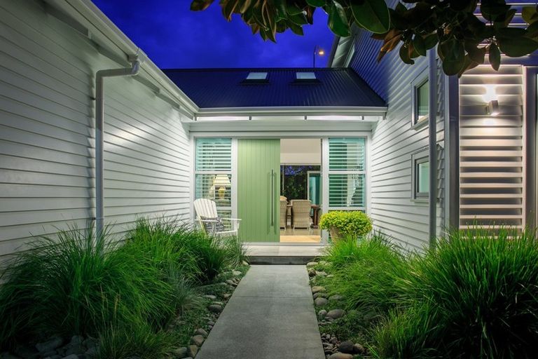 Photo of property in 17 Waiarohia Place, Hobsonville, Auckland, 0616