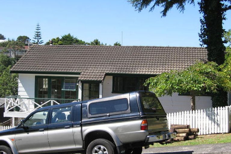 Photo of property in 35 Barker Rise, Northcross, Auckland, 0632