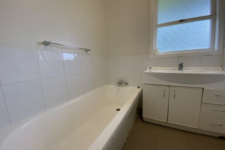 Photo of property in 46 Kohekohe Street, New Lynn, Auckland, 0600