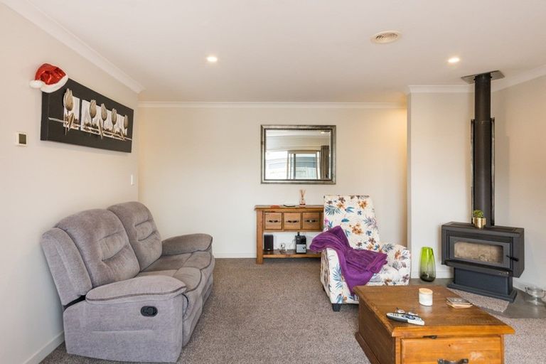 Photo of property in 27 Oak Crescent, Ashhurst, 4810