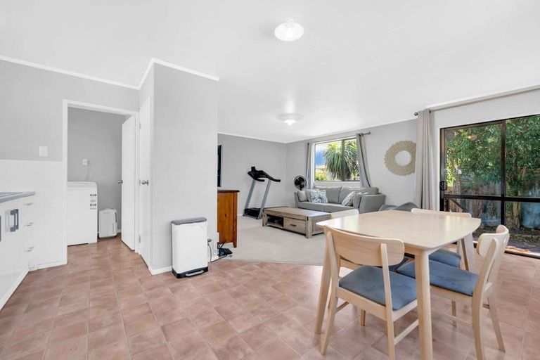 Photo of property in 2/4 Calvert Street, Papakura, 2110