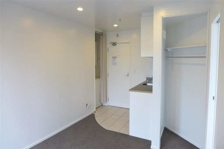 Photo of property in 3m/10 Crown Lynn Place, New Lynn, Auckland, 0600