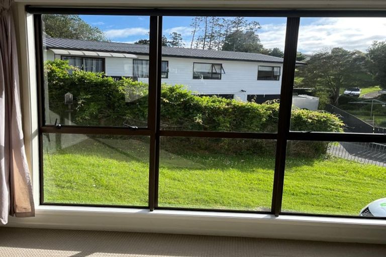 Photo of property in 1/8 Louise Place, West Harbour, Auckland, 0618