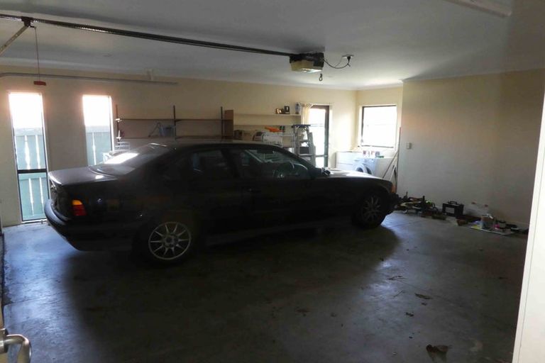 Photo of property in 42 Triangle Road, Massey, Auckland, 0614