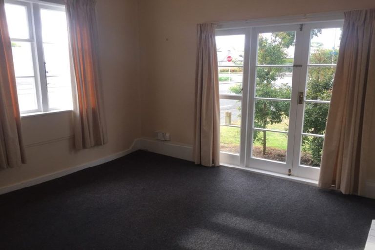 Photo of property in 2 Chaucer Road, Hospital Hill, Napier, 4110