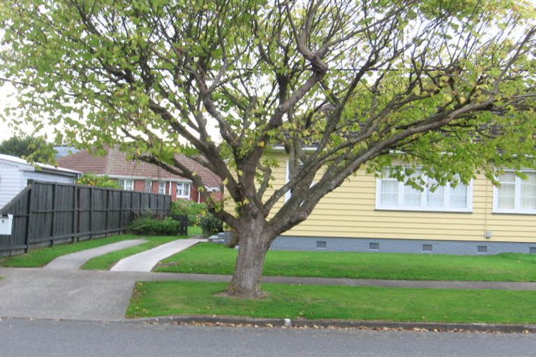 Photo of property in 5-7 Naenae Road, Naenae, Lower Hutt, 5011