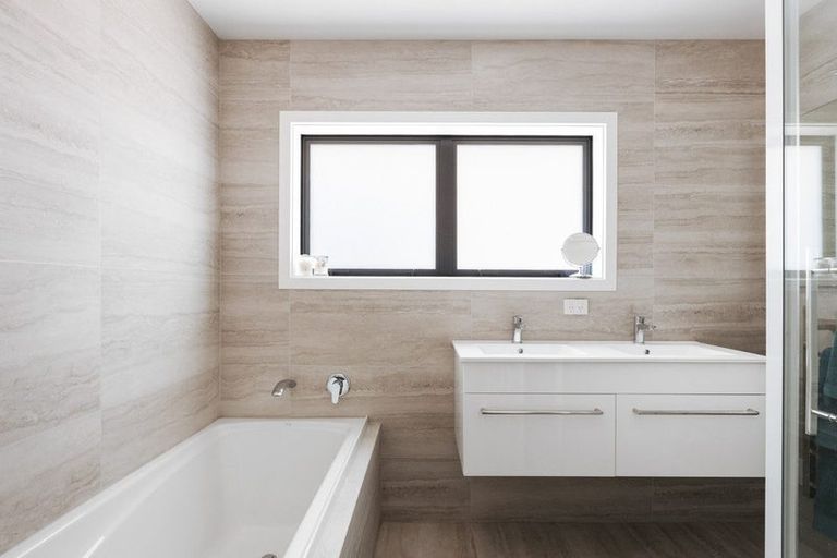 Photo of property in 26 Harbour View Road, Omokoroa, 3114