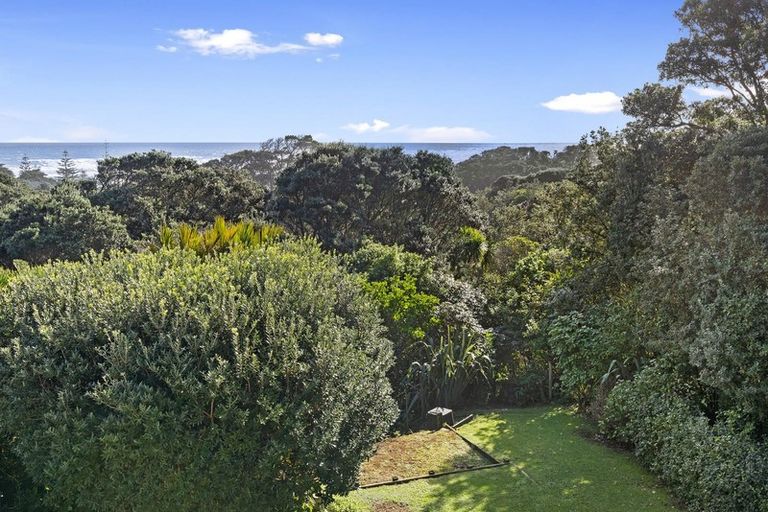 Photo of property in 15 Domain Crescent, Muriwai, Waimauku, 0881