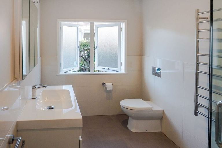 Photo of property in 56 Nile Road, Milford, Auckland, 0620