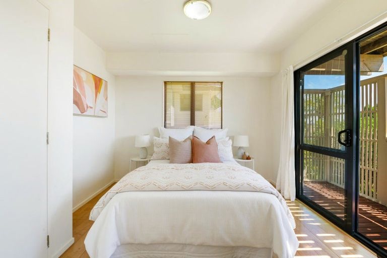 Photo of property in 148 Red Beach Road, Red Beach, 0932