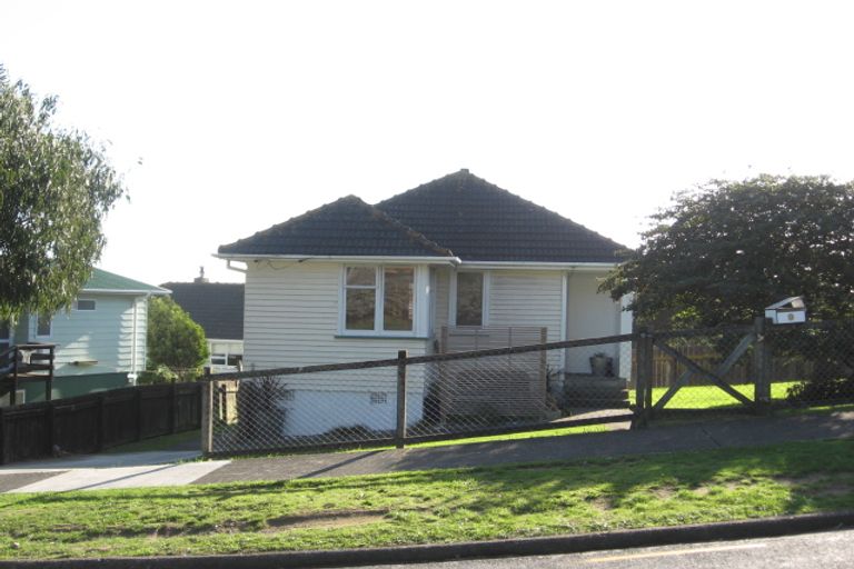 Photo of property in 9a Chaffey Crescent, Titahi Bay, Porirua, 5022