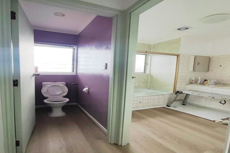 Photo of property in 2/352 Glenfield Road, Glenfield, Auckland, 0629